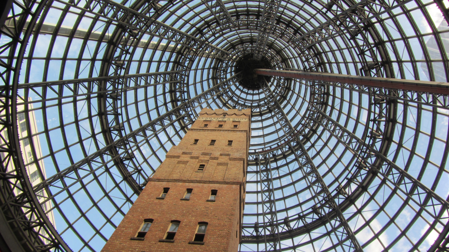 當旅行變成生活，原來是件無趣的事。去那裡感覺都是一樣